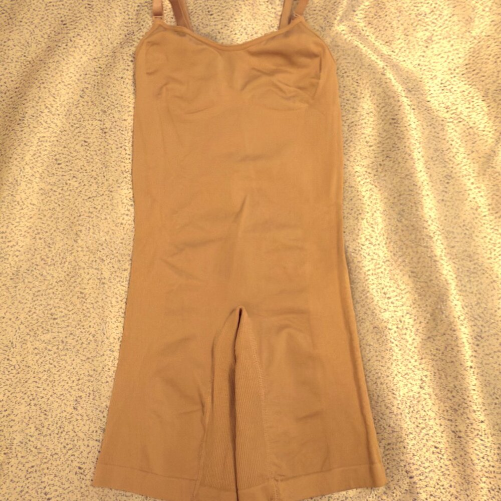 NWOT Short Leg Body Shaper